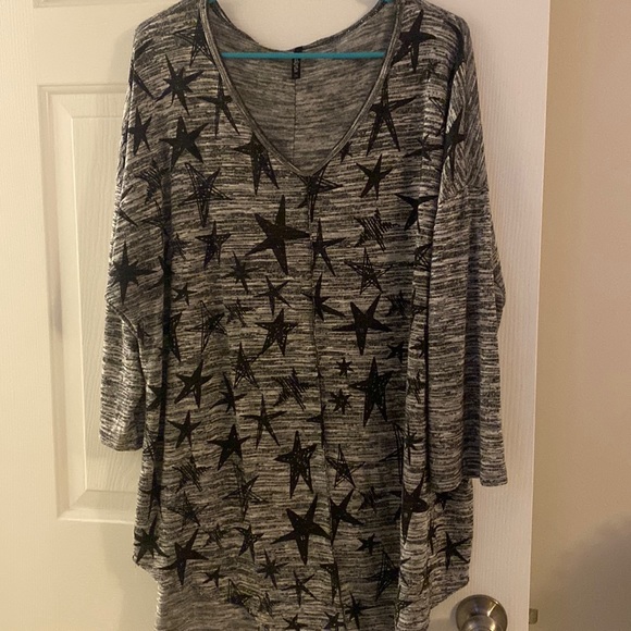 Star pattern top💙 - Picture 1 of 3